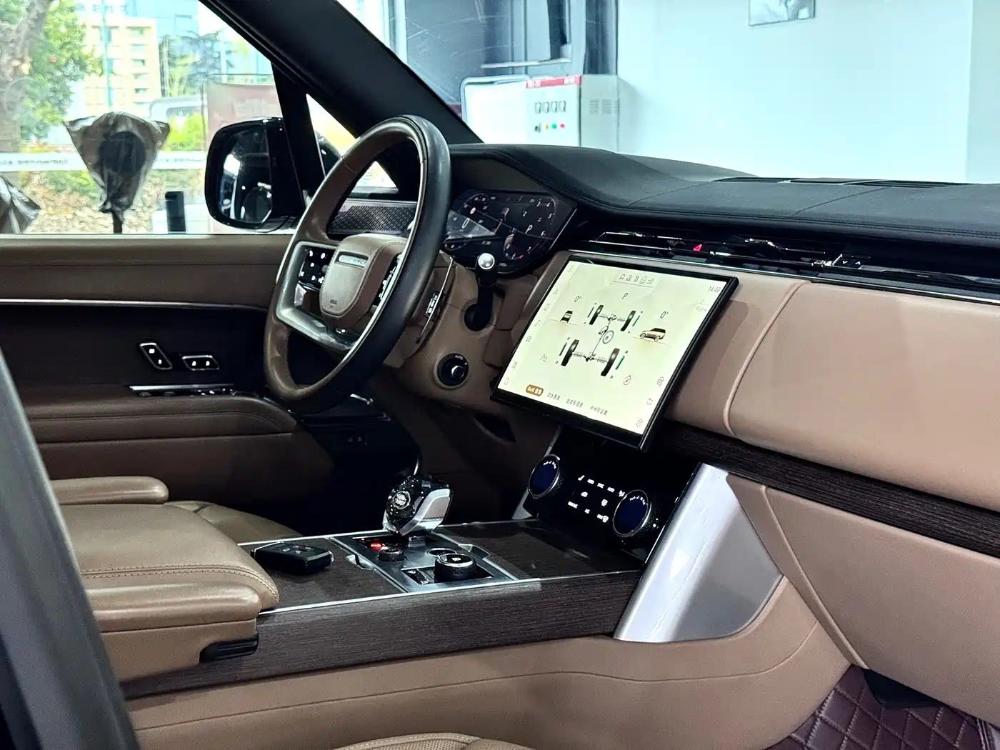 Land Rover Range Rover 2023 3.0 L6 400PS Genesis Extended Version фото 31