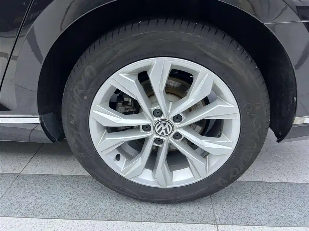 Volkswagen Magotan 2018 Facelift 330TSI DSG Luxury фото 9