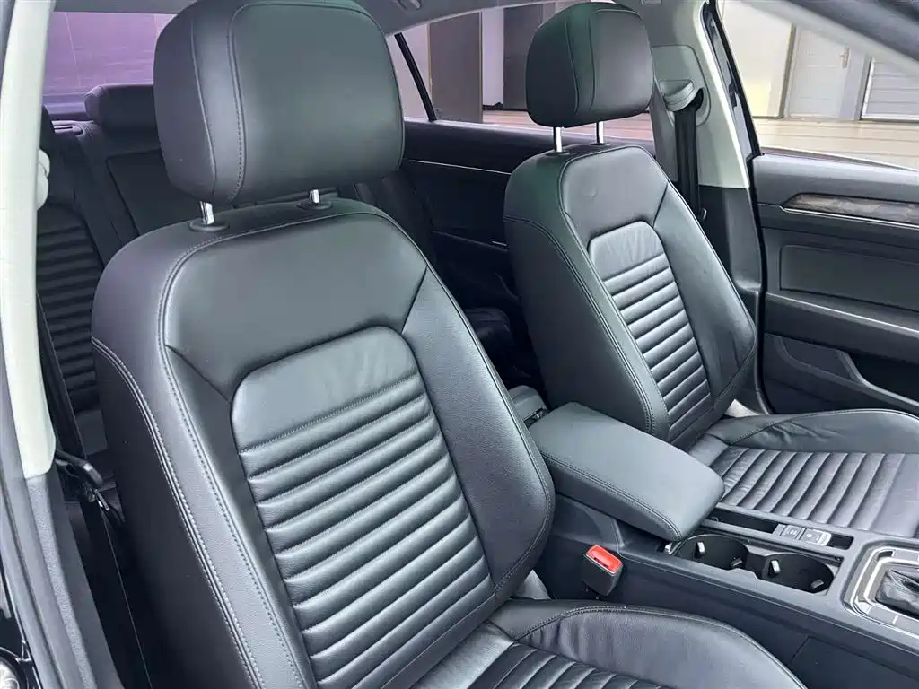 Volkswagen Magotan 2018 Facelift 330TSI DSG Luxury фото 25