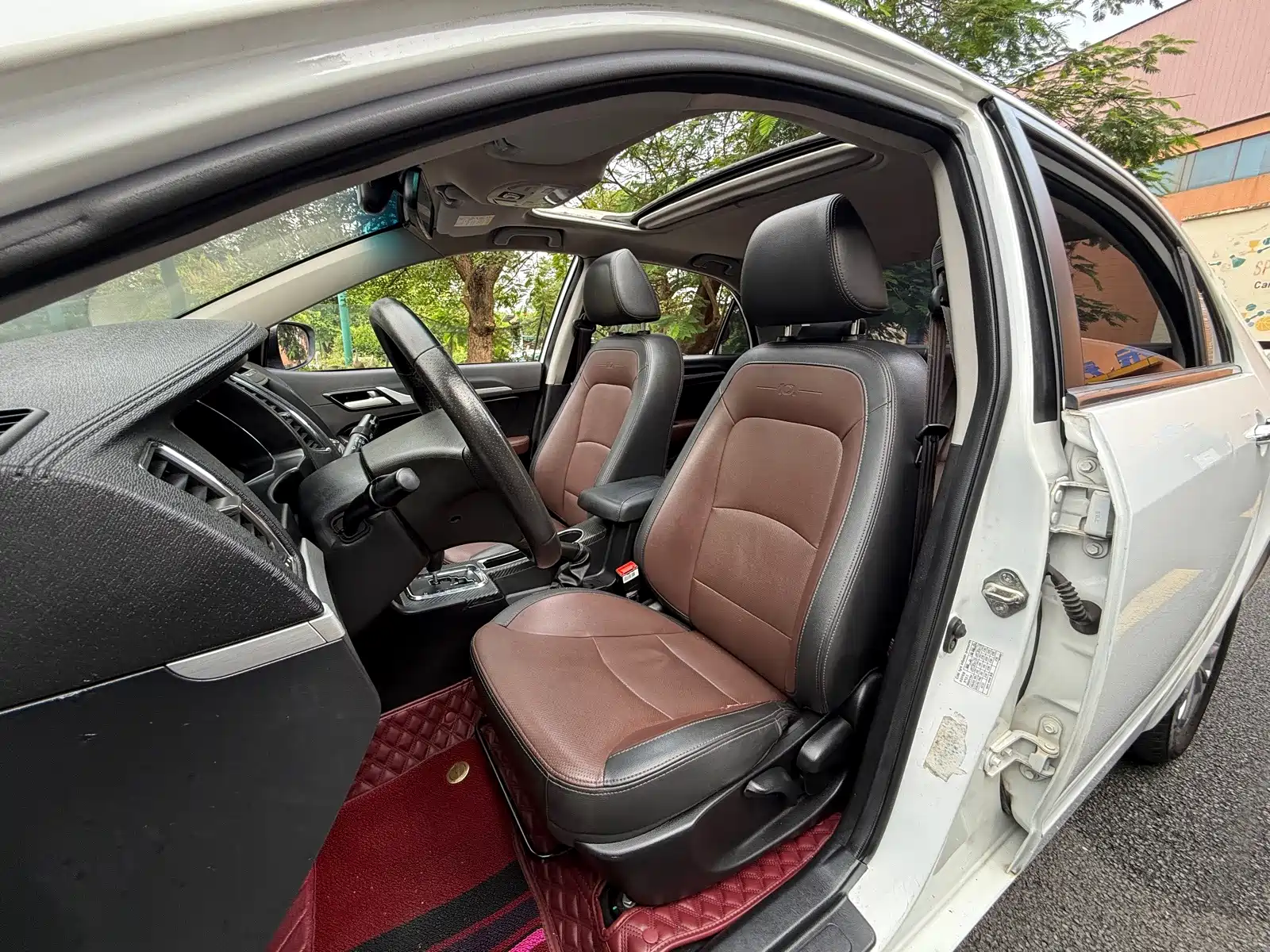 Фото 9 - Geely Vision