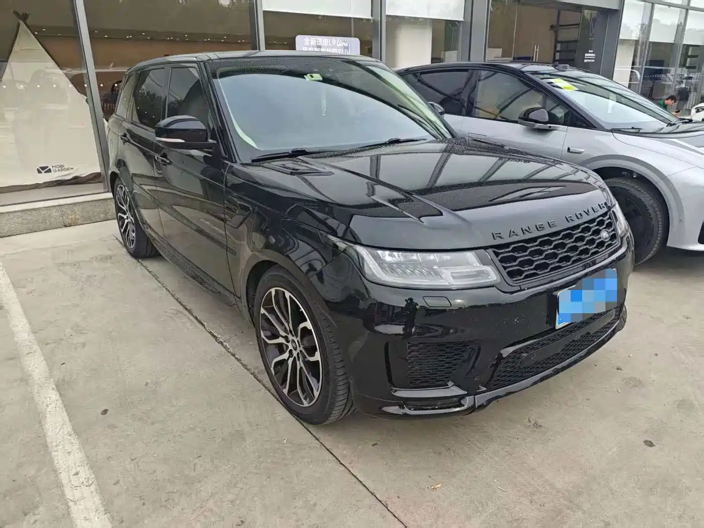 Land Rover Range Rover Sport 2021 3.0 L6 Gloss Black Edition фото 2