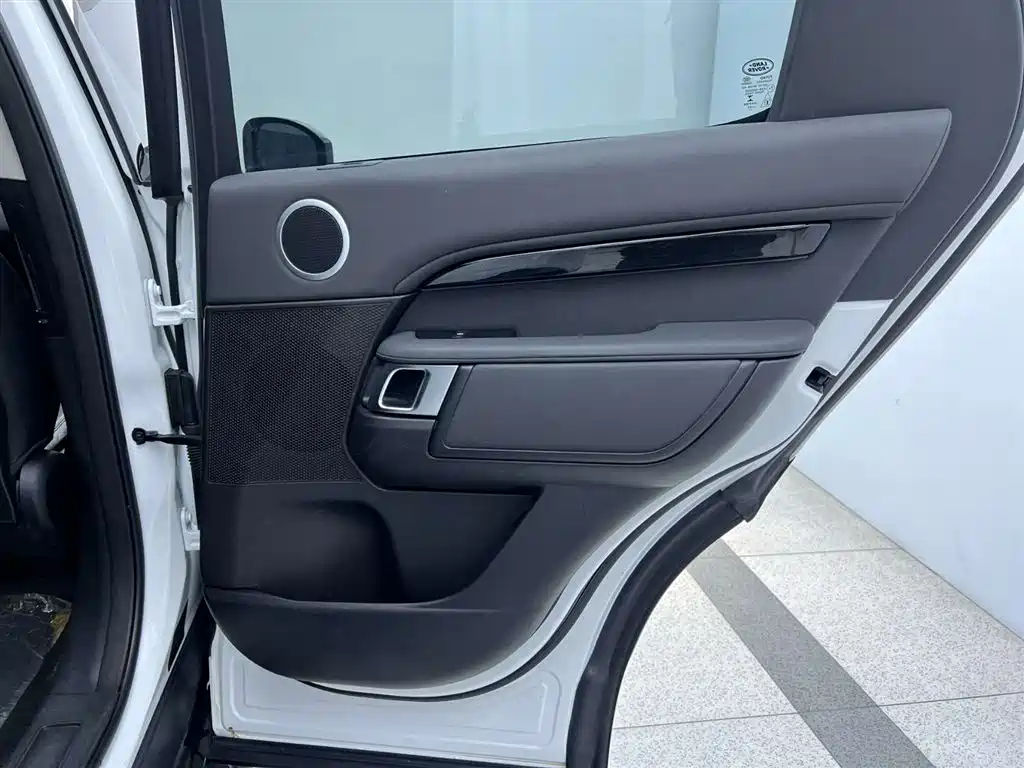 Land Rover Discovery 2017 3.0 SC V6 SE фото 29