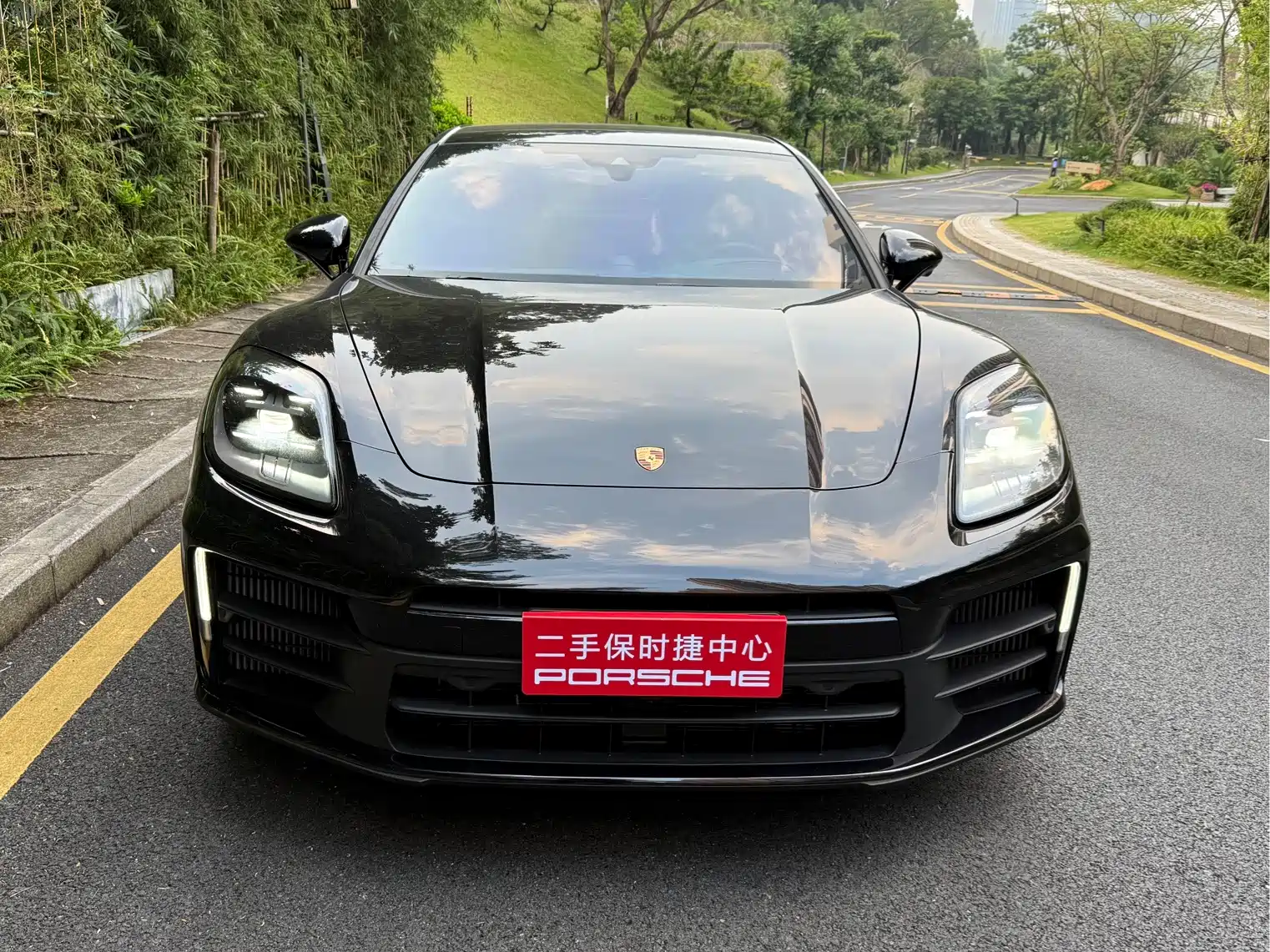 Photo 2 - Porsche Panamera