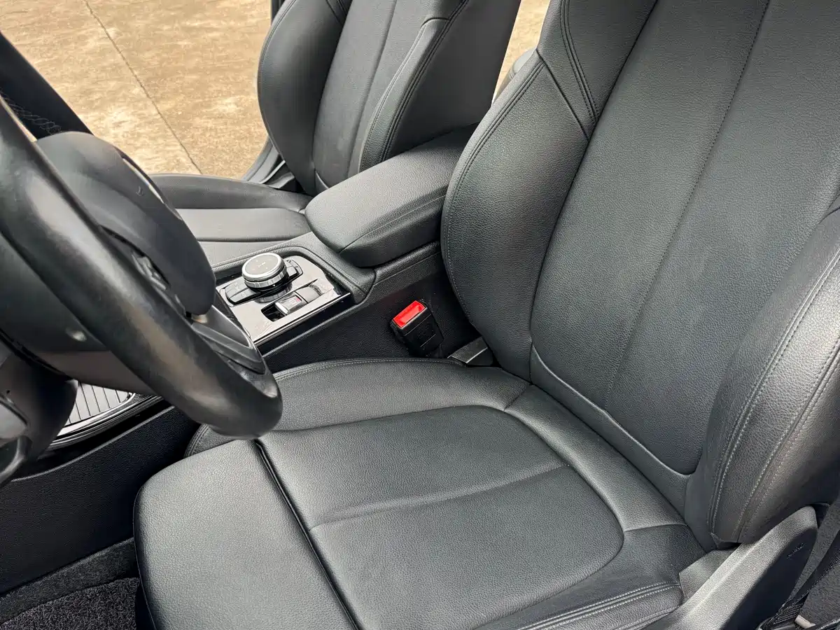 BMW 1 Series 2017 118i Sport фото 12