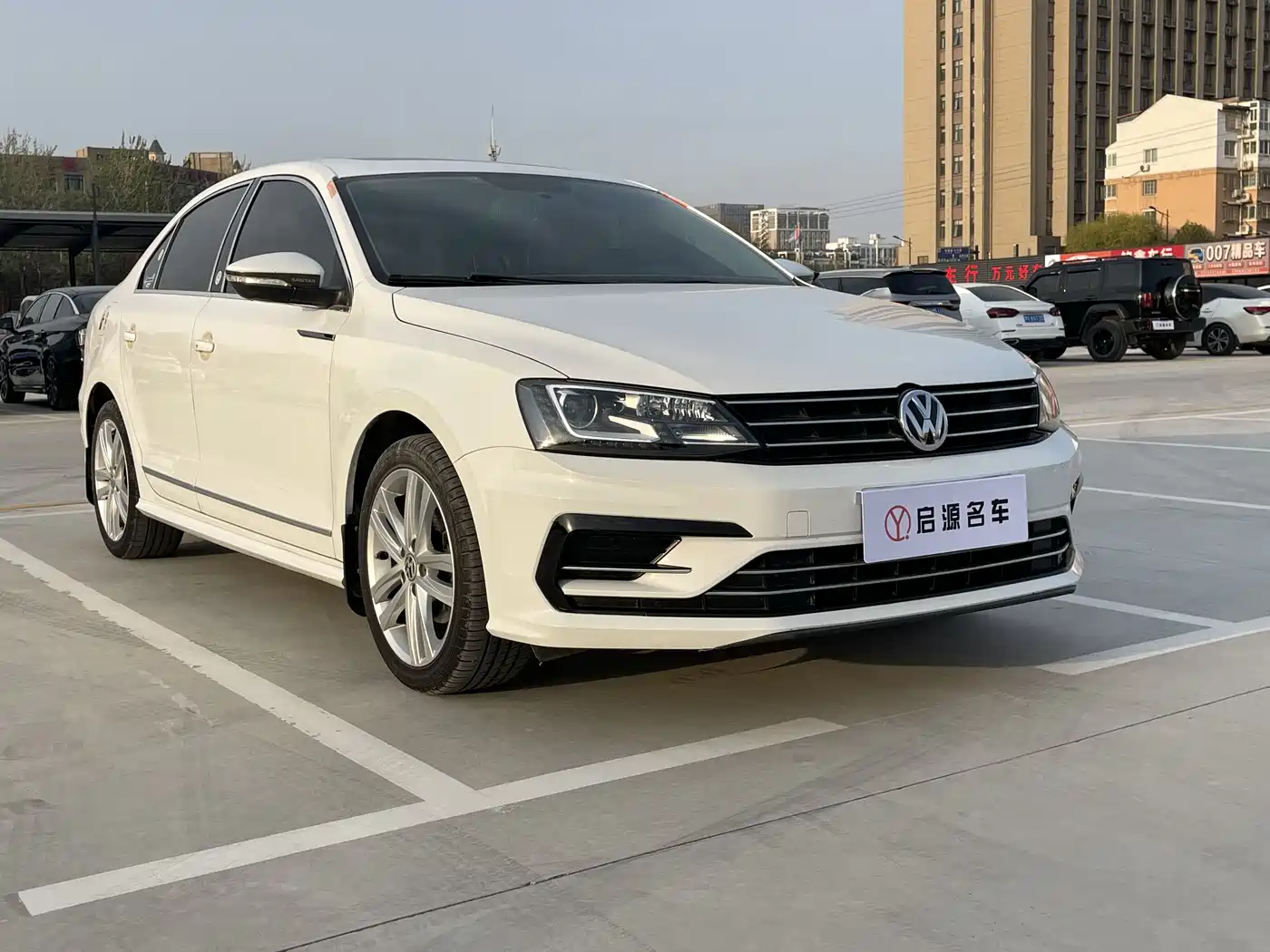 Volkswagen Sagitar 2018 280TSI DSG Spark Edition фото 3
