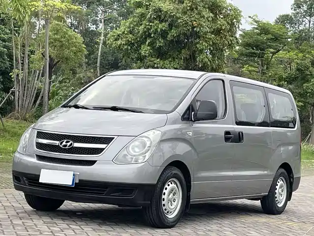  Hyundai H-1 Grand Starex 2011 2.4L Comfort Edition