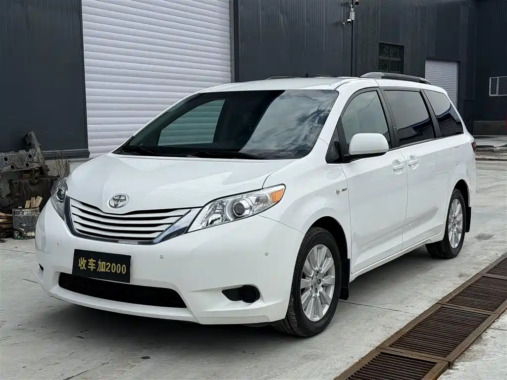 Toyota Sienna 2015 3.5L 4WD L фото 2