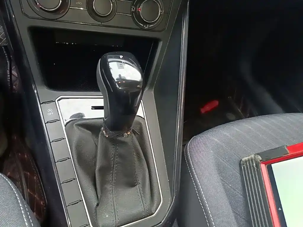 Volkswagen Lavida 2023 New Sharp 1.5L Auto Premium Edition фото 14