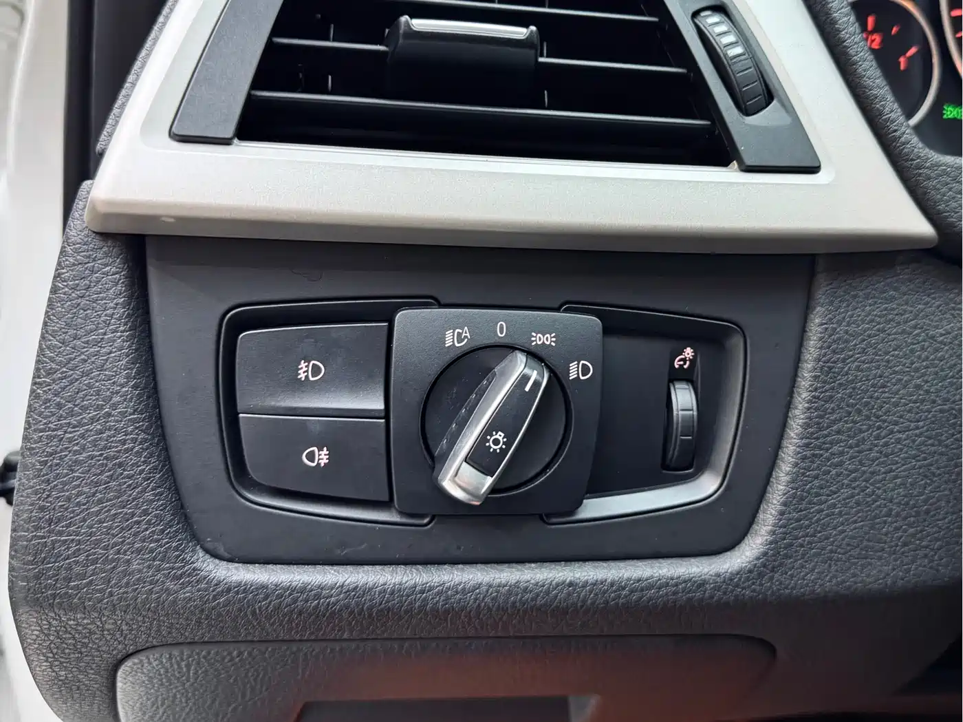 BMW 3 Series 2015 316i Progressive фото 13