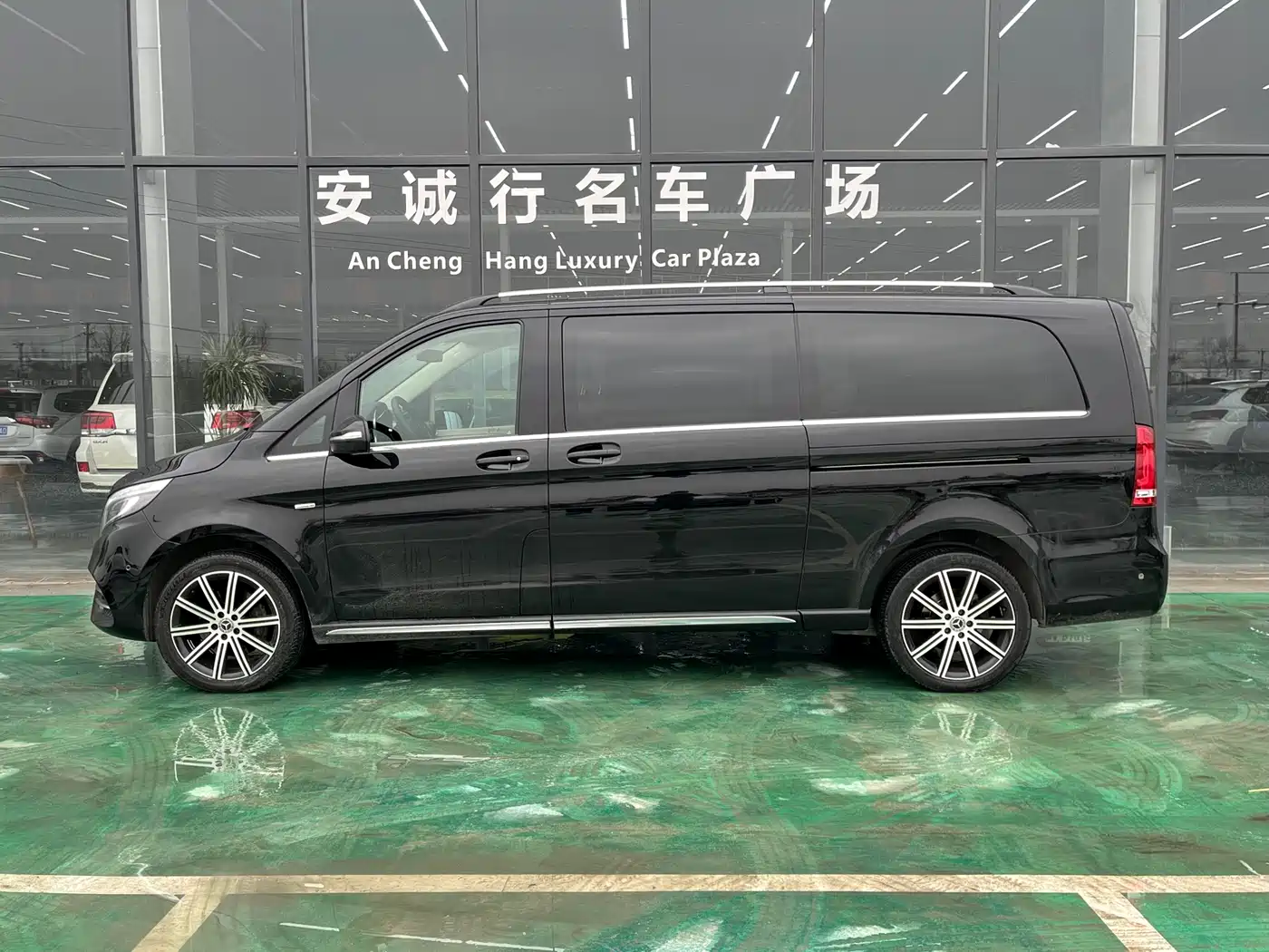 Mercedes-Benz V-Class 2022 V 260 L Long Wheelbase Luxury Edition фото 4
