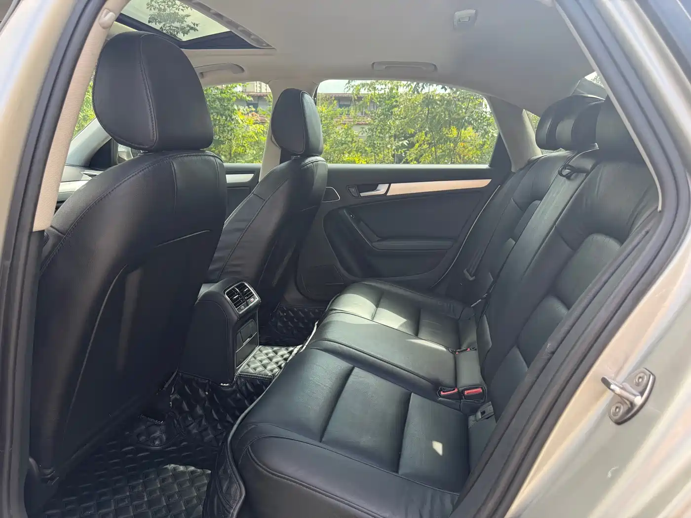 Photo 4 - Audi A4L