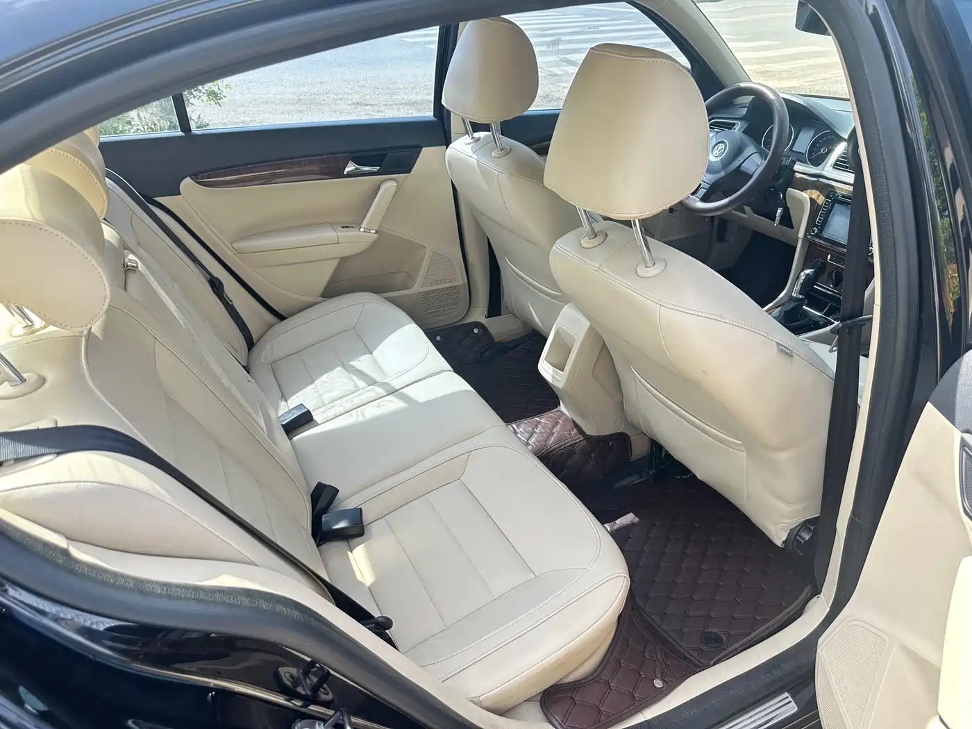 Volkswagen Lavida 2015 1.6L Automatic Comfort Edition фото 9