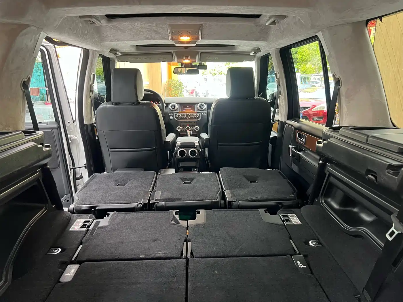 Land Rover Discovery 2012 5.0 V8 HSE фото 24