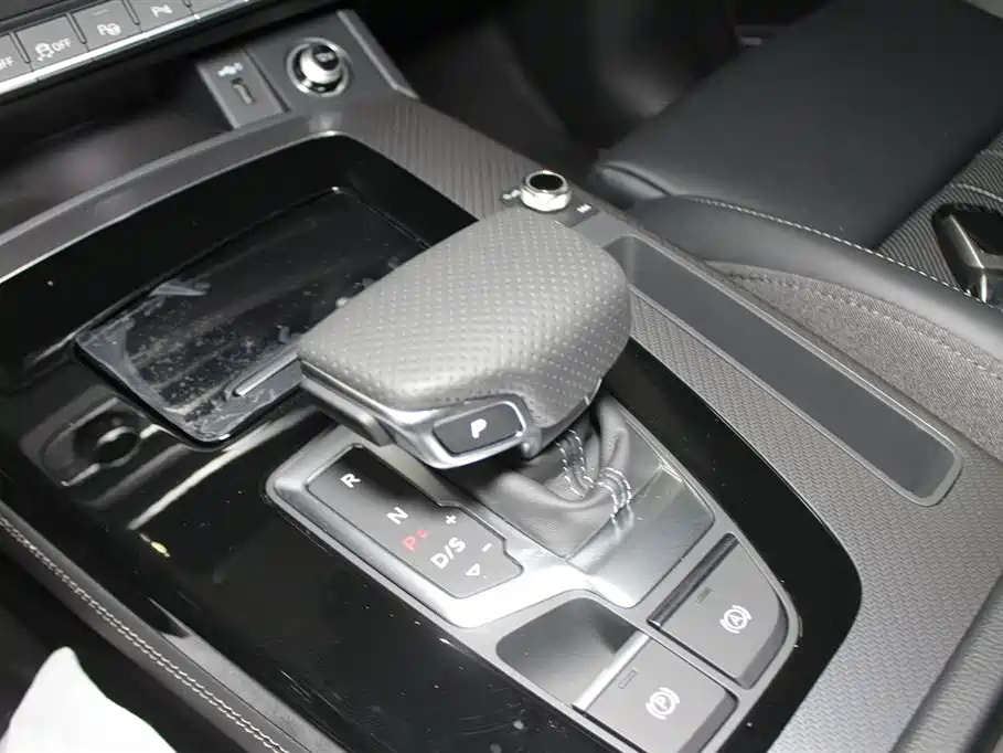 Audi Q5L 2025 Model Year Facelift 45th Anniversary Edition 45 TFSI Luxury Dynamic фото 13