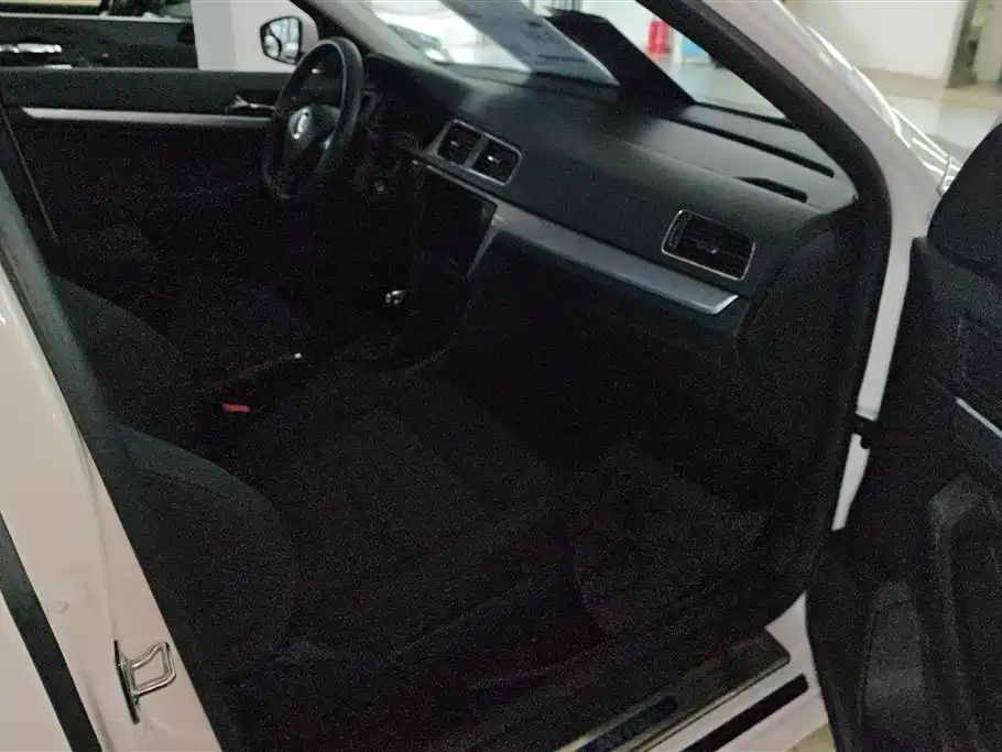 Volkswagen Lavida 2017 1.6L Automatic Trend Edition фото 8