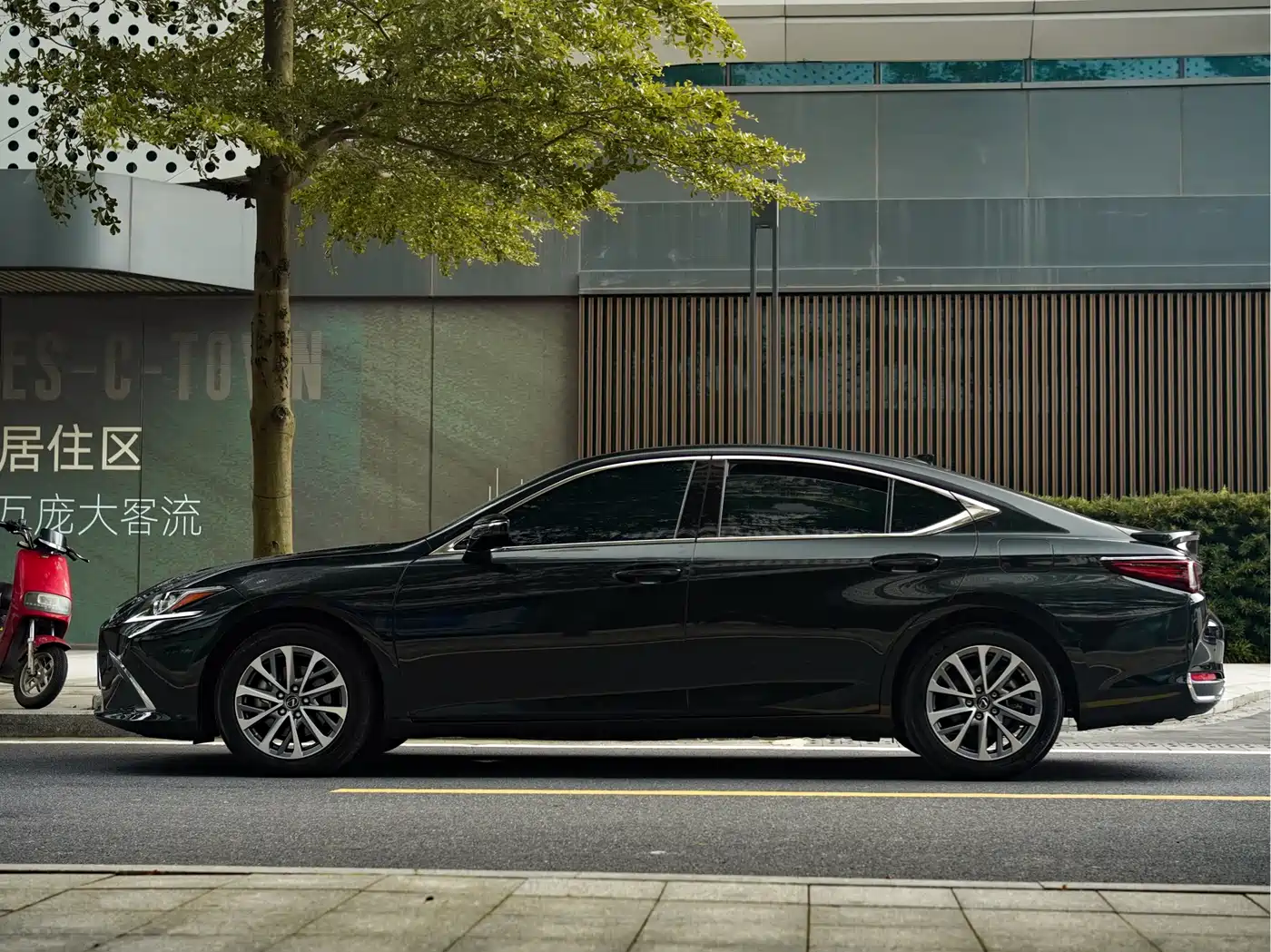 Lexus ES 2022 300h Excellence Edition фото 6