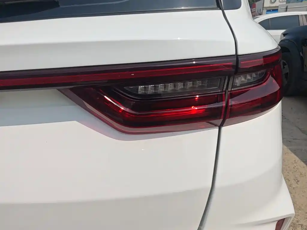 Photo 8 - Geely Emgrand X6