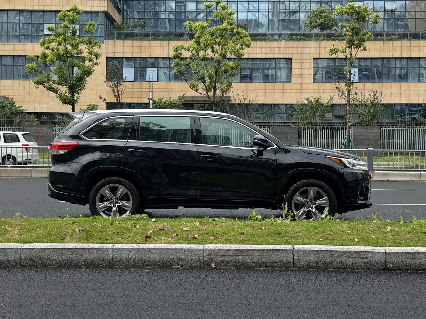 Toyota Highlander 2018 2.0T 4WD Premium 7-seater (China V) фото 14