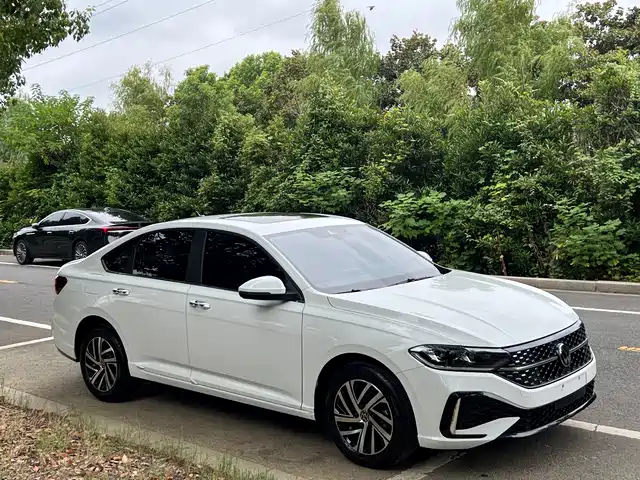 Volkswagen Lavida 2024 Model 1.5L Automatic Starlight 5 Million Edition — фото 3