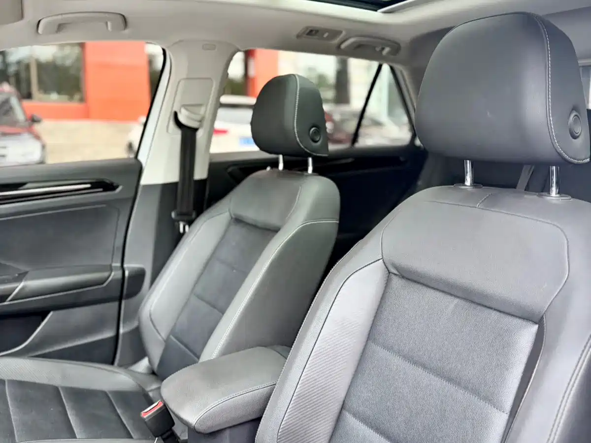 Volkswagen T-ROC 2021 280TSI DSG 2WD Comfort Smart Connect 30th Anniversary Edition фото 17