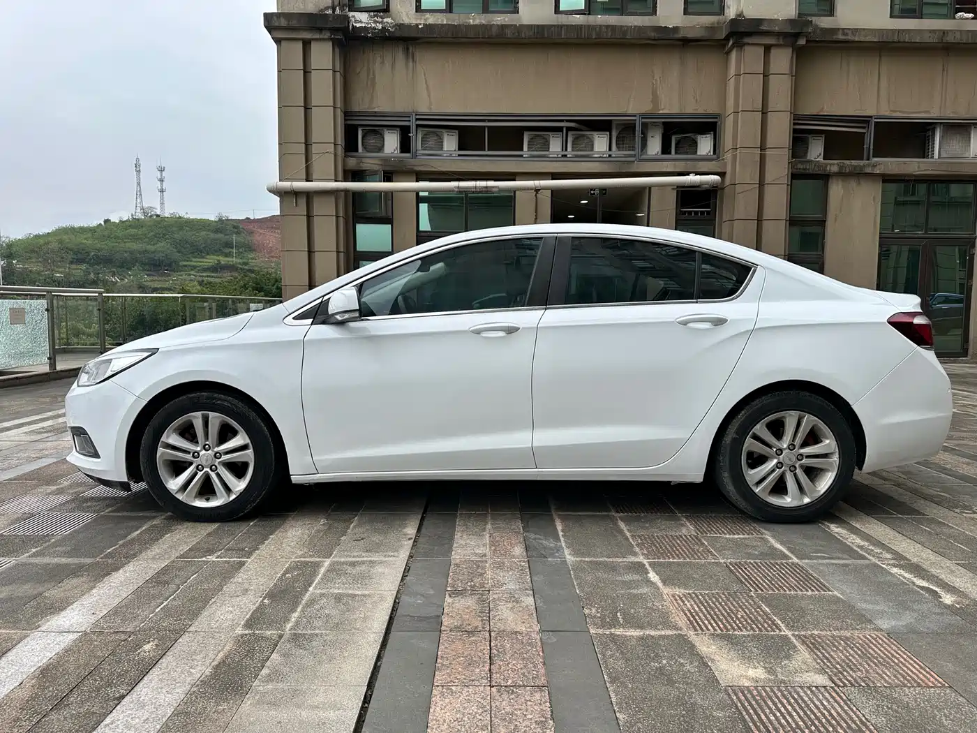 Chevrolet Cruze 2015 1.5L Automatic Luxury Edition фото 3