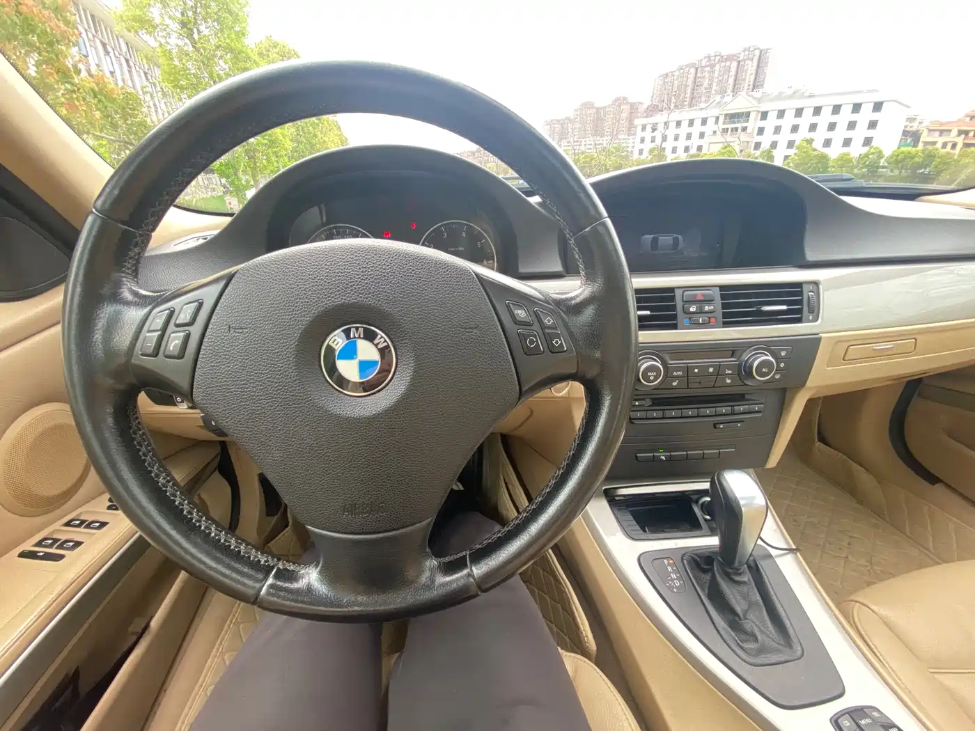 BMW 3 Series 2011 320i Luxury фото 14