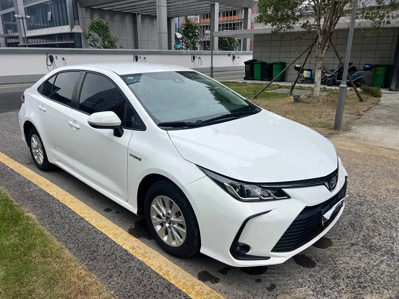 Toyota Corolla 2021 Hybrid 1.8L E-CVT Pioneer Edition фото 6