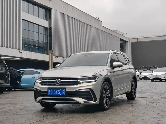 VOLKSWAGEN TIGUAN L