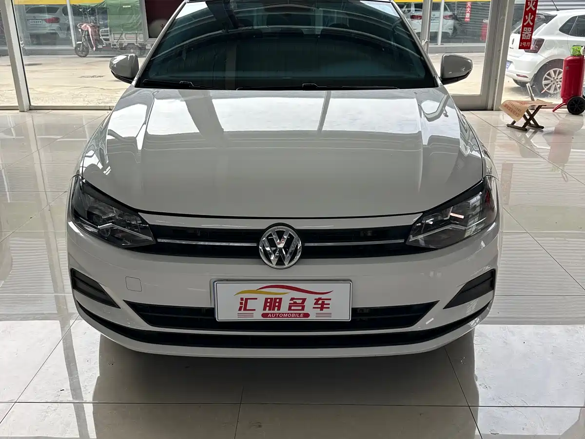 VOLKSWAGEN POLO