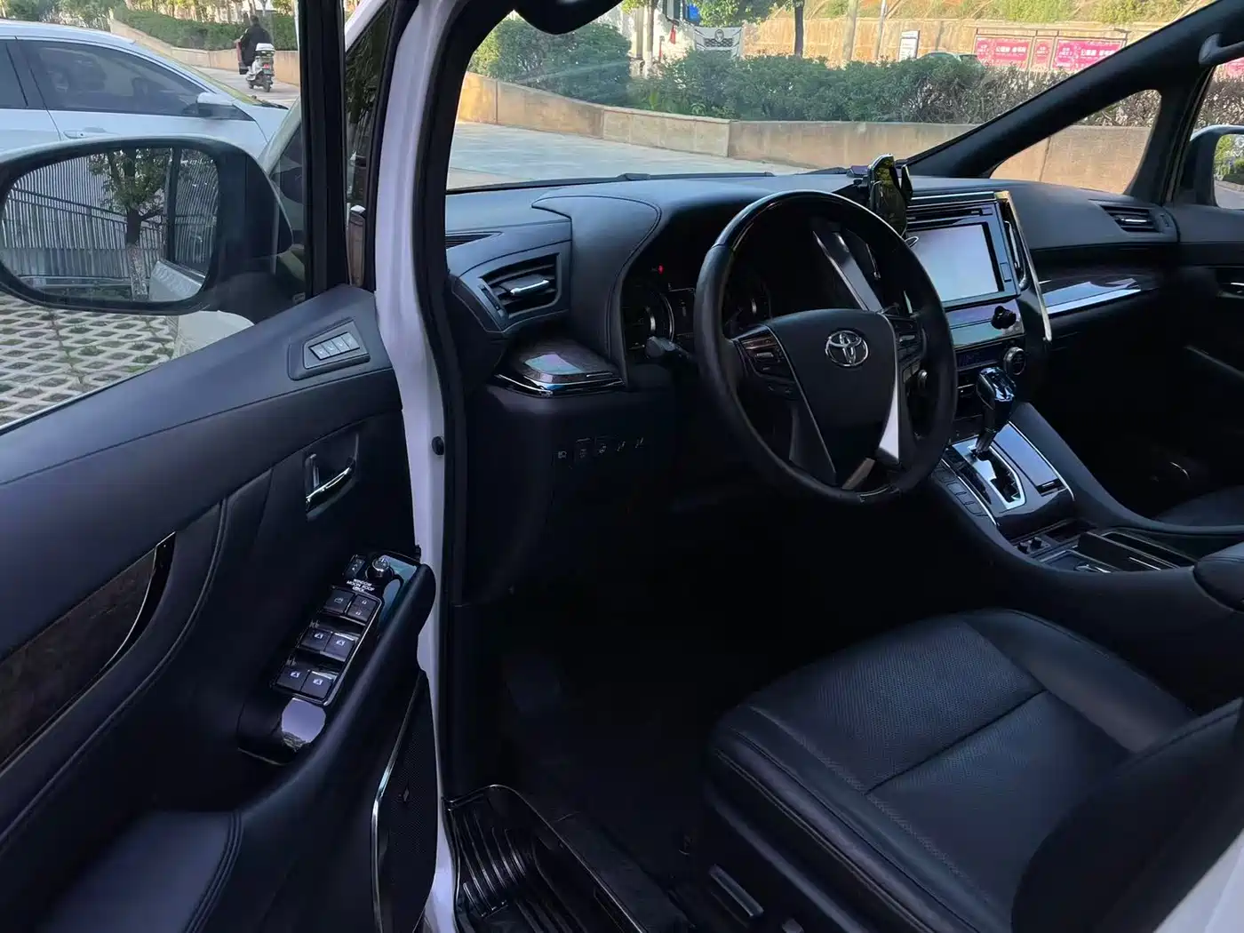 Toyota Alphard 2018 Facelift 3.5L Premium Edition фото 7