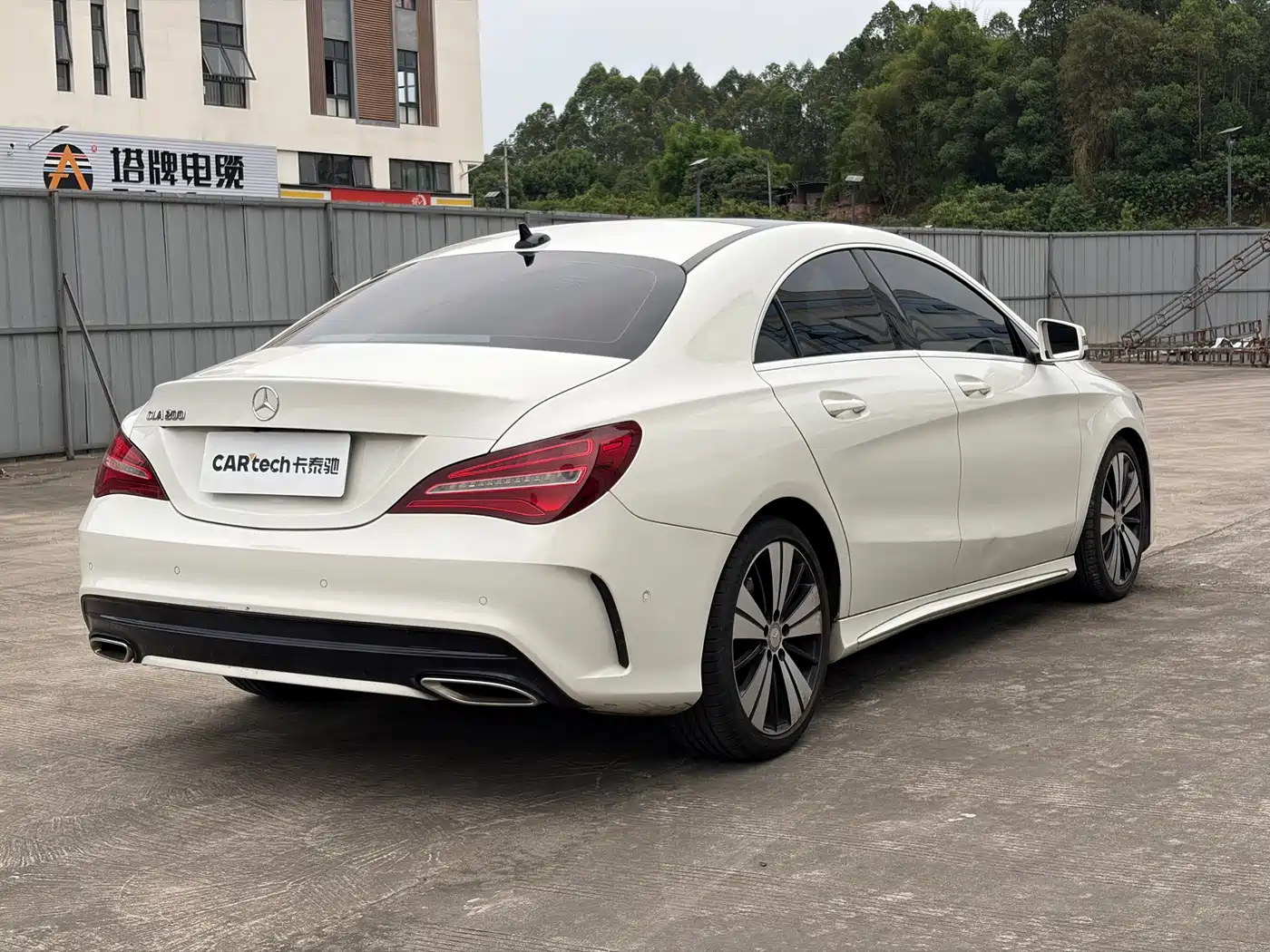 Mercedes-Benz CLA (Import) 2016 CLA 200 Fashion фото 2