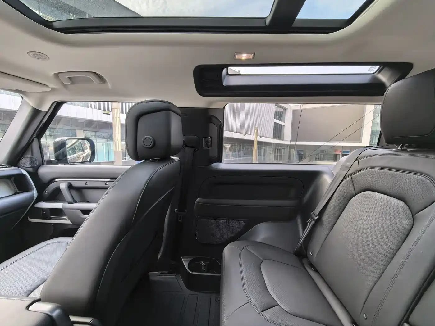 Land Rover Defender 2023 Facelift 90 3.0T P400 XS фото 11