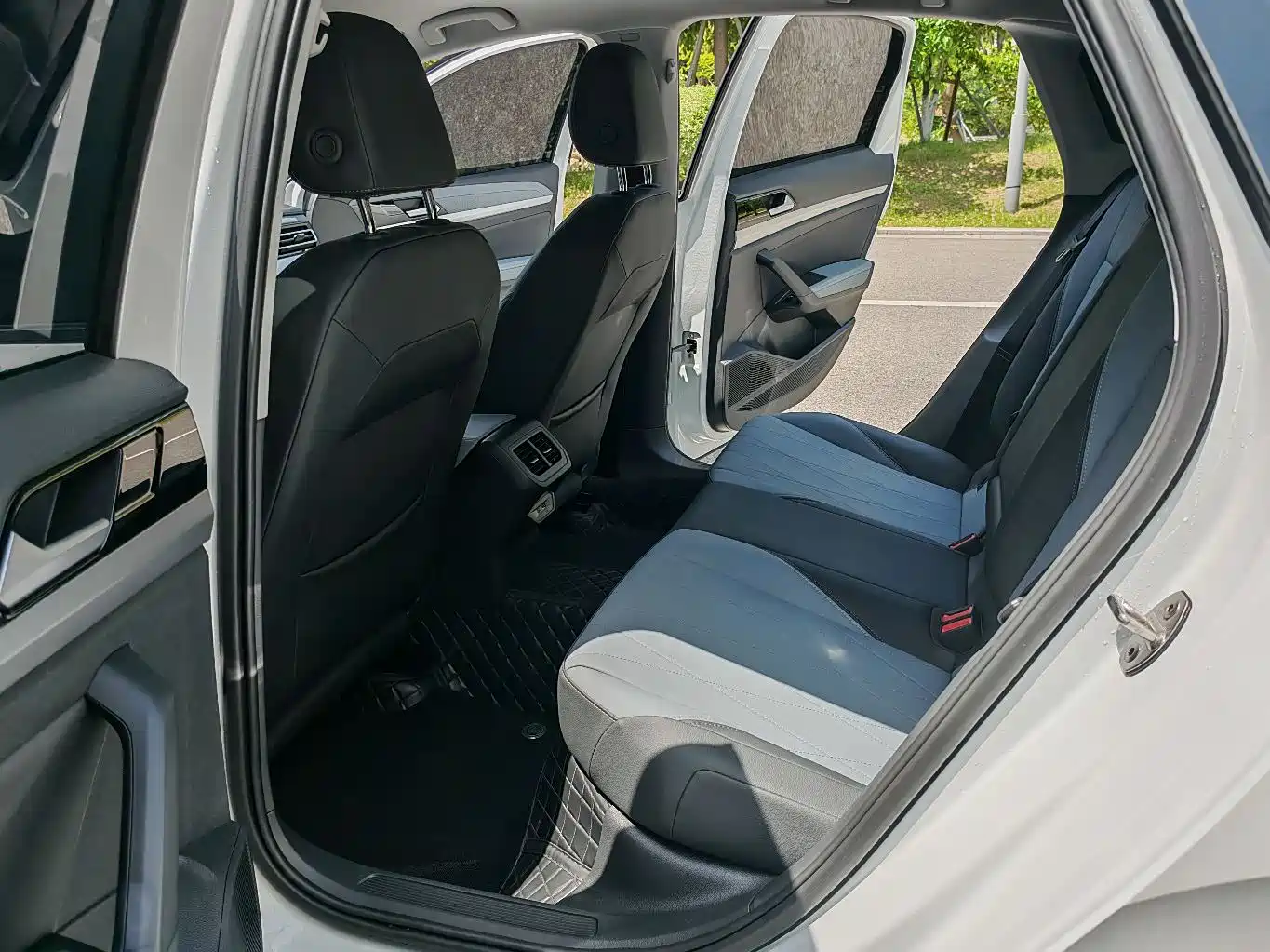 Volkswagen Lavida 2024 Model 1.5L Automatic Starlight 5 Million Edition фото 14