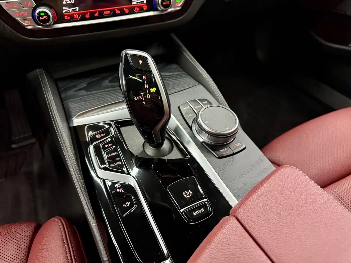 BMW 5 Series 2022 530Li Exclusive M Sport Package фото 8