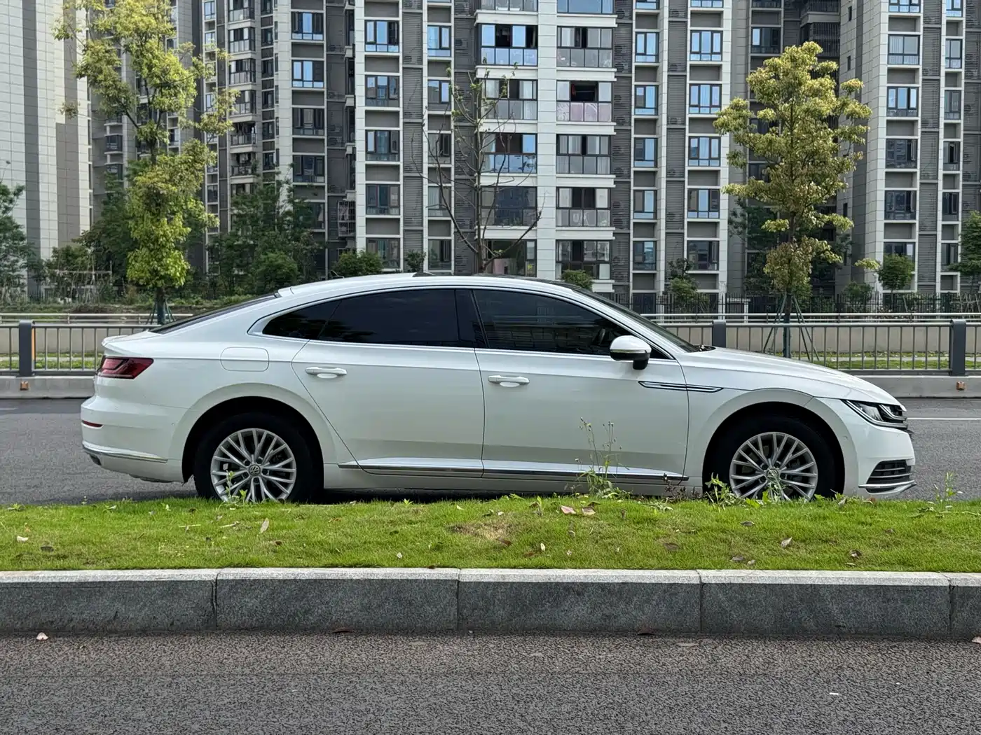 Volkswagen FAW-Volkswagen CC 2019 330TSI Charm Edition China VI фото 14