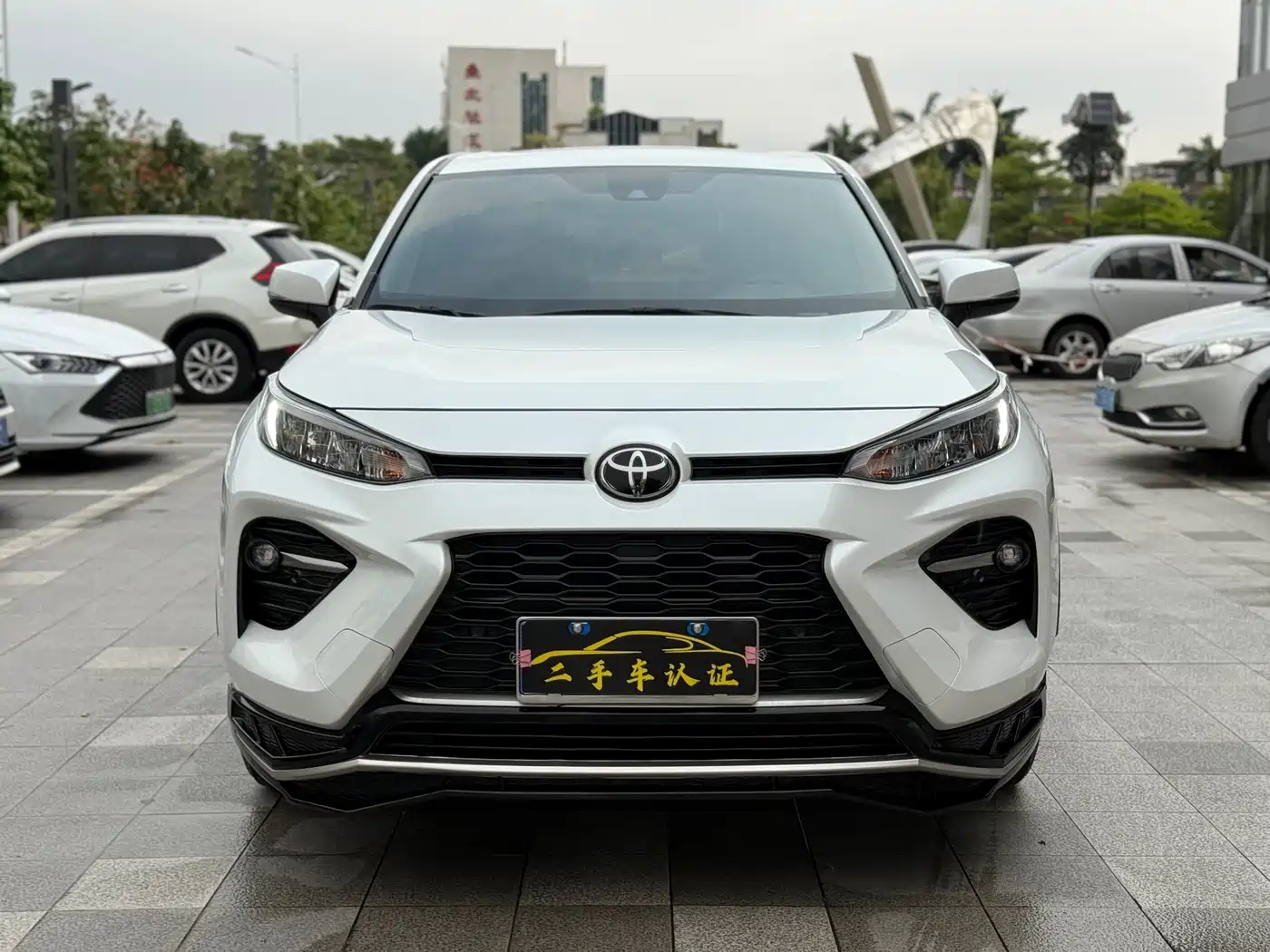 Toyota Wildlander 2021 2.0L CVT 2WD Luxury Edition фото 2