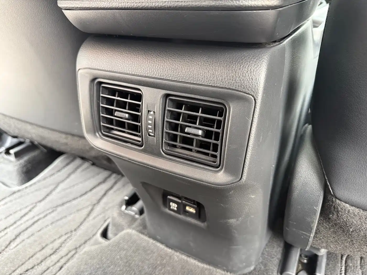 Toyota Wildlander 2021 2.0L CVT 2WD Luxury Edition фото 19