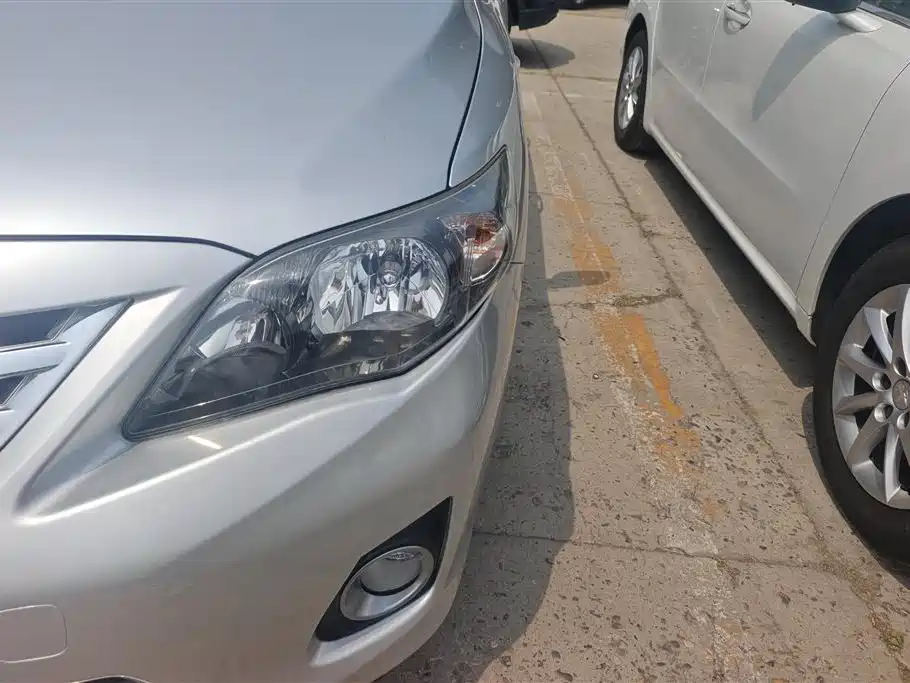 Toyota Corolla 2012 Styling Edition 1.8L CVT GL-i фото 5