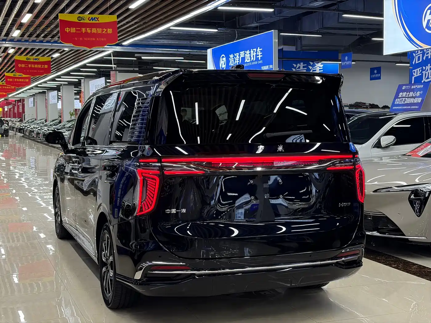 Hongqi HQ9 2023 2.0T Smart Connect Flag Smooth Edition фото 4
