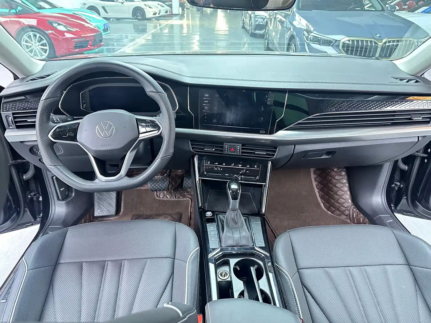 Volkswagen Passat 2024 380TSI Luxury фото 9