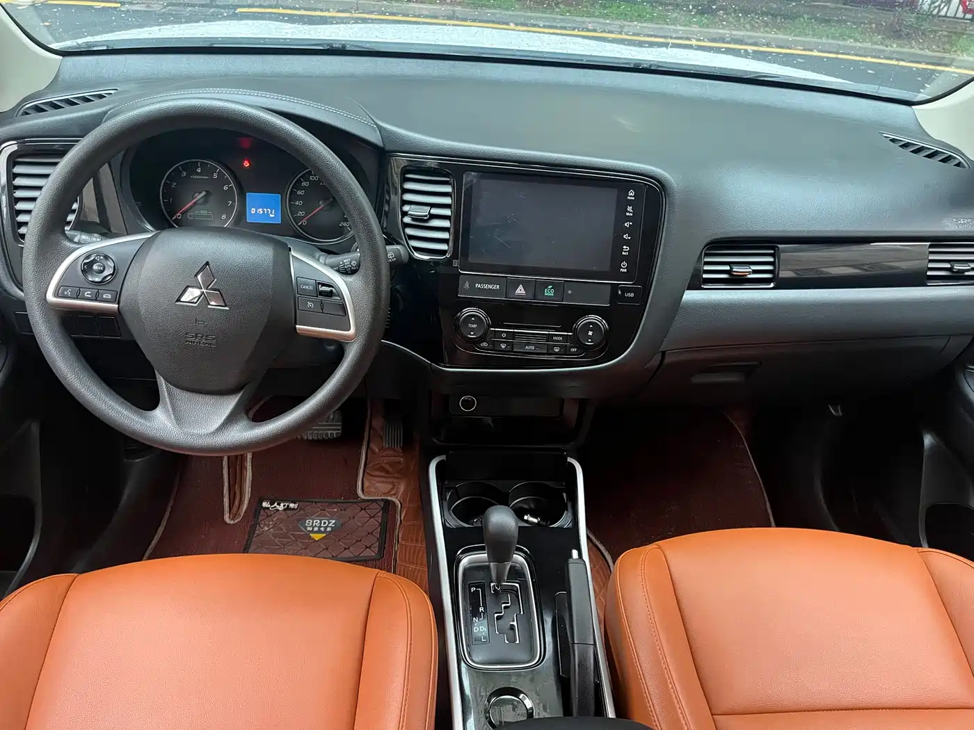 MITSUBISHI OUTLANDER