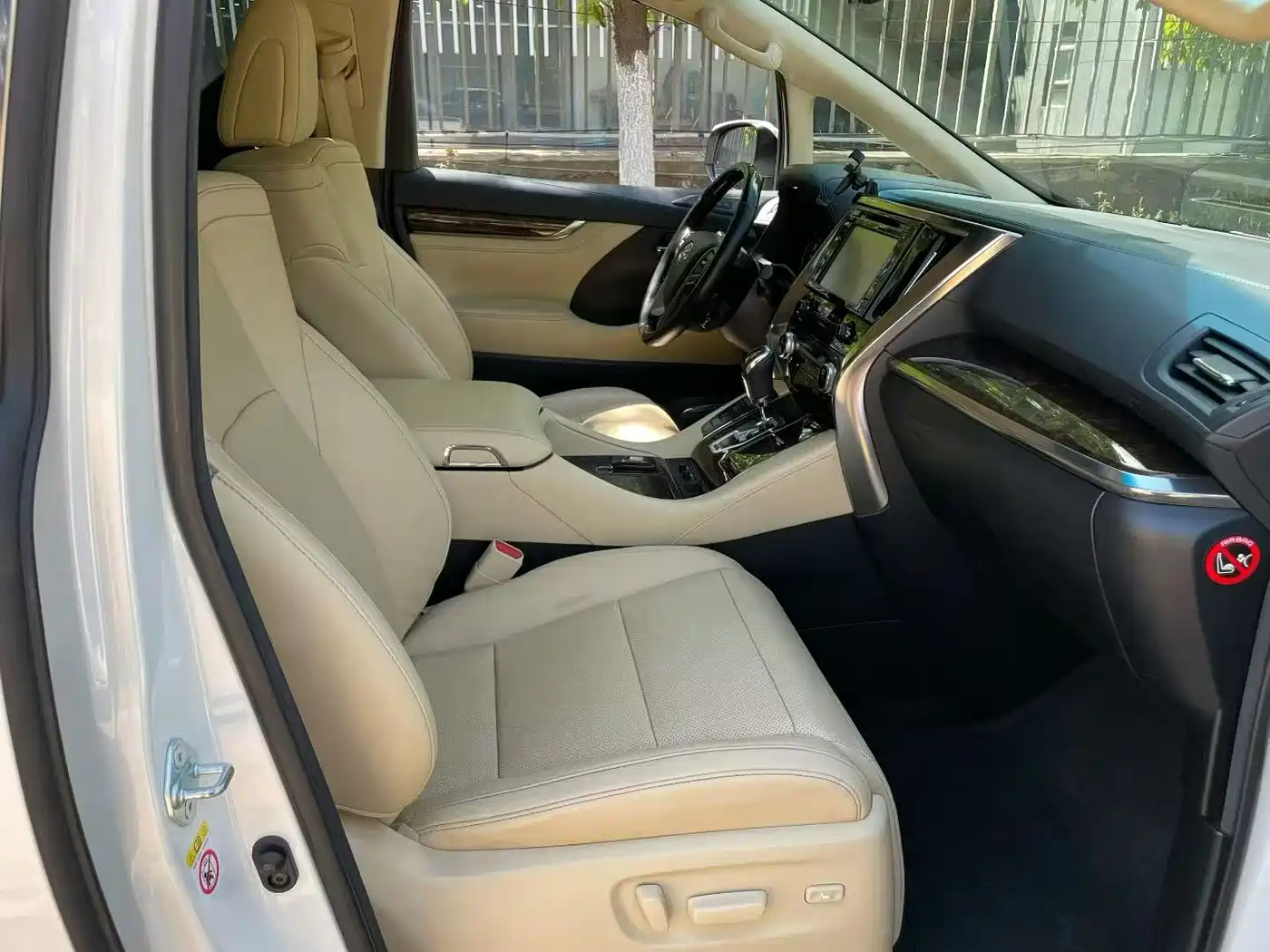 Toyota Alphard 2018 Facelift 3.5L Luxury Edition фото 2
