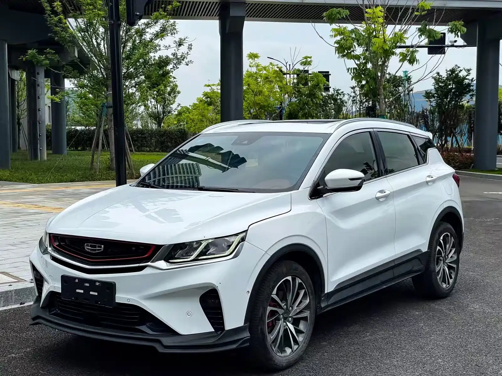 Фото 2 - Geely Coolray