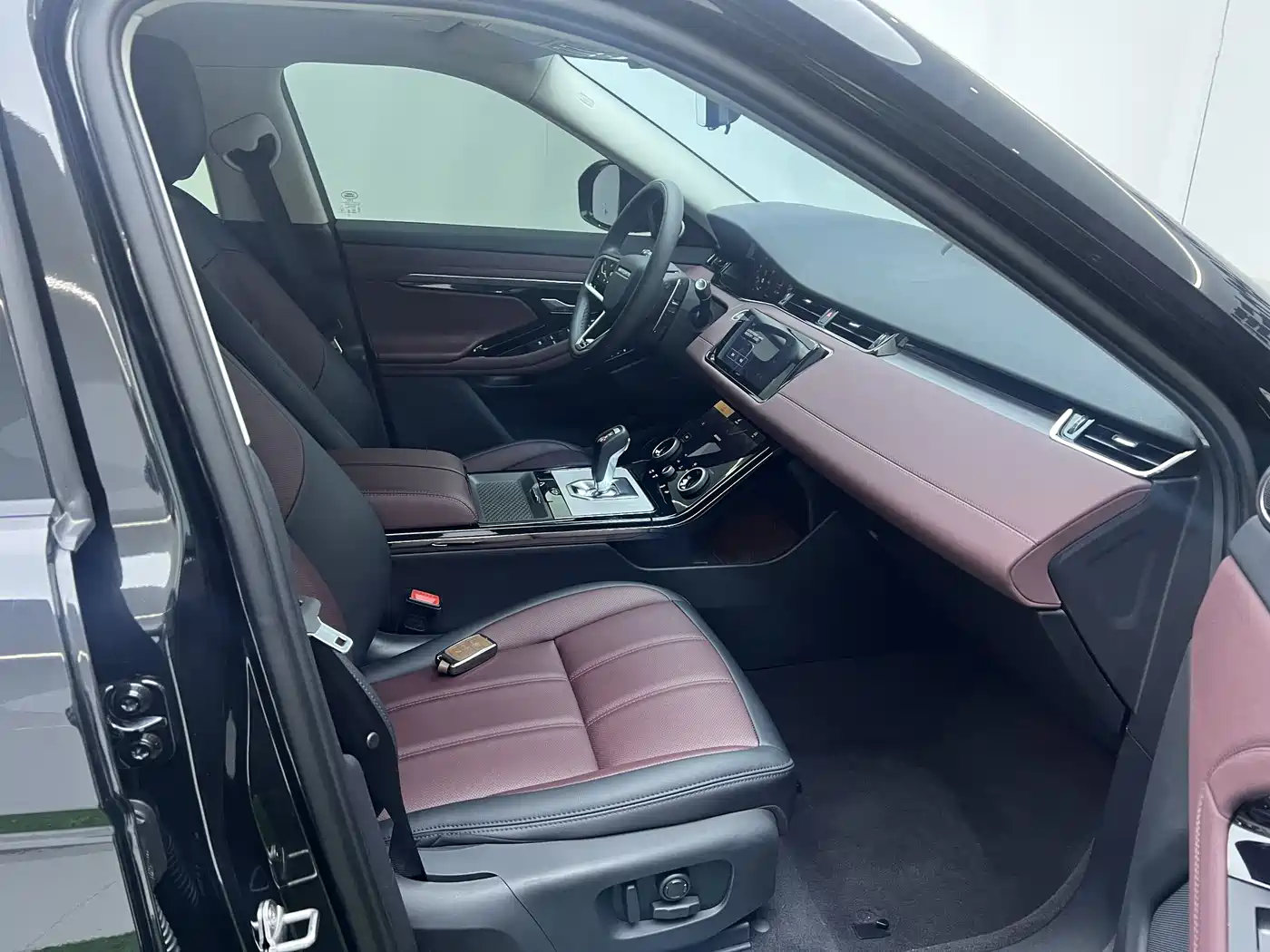 Land Rover Range Rover Evoque 2023 Range Rover Evoque L 249PS Luxury Edition фото 15