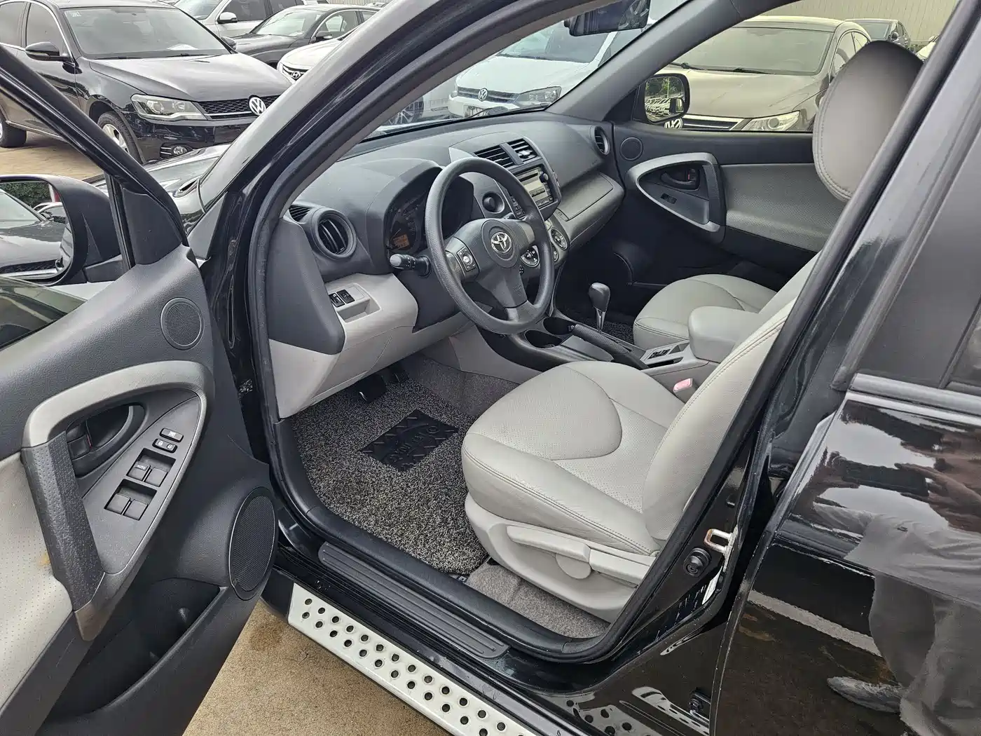 Photo 5 - Toyota RAV4 Rongfang