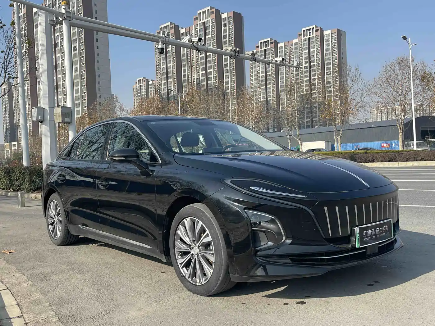 Hongqi HONGQI E QM5