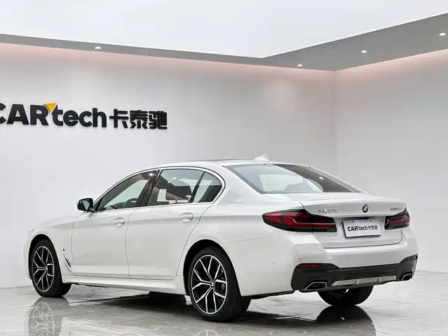 BMW 5 Series 2023 530Li Premium M Sport Package — фото 3