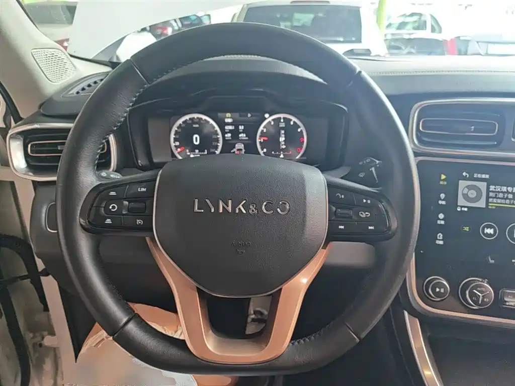 Lynk & Co 01 2017 2.0T 2WD фото 11