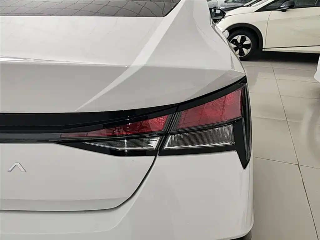 Hyundai Elantra 2023 1.5L CVT GLX Elite Edition фото 7
