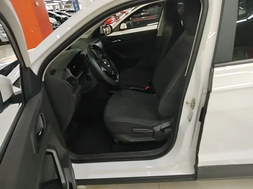 Photo 15 - Volkswagen T-Cross